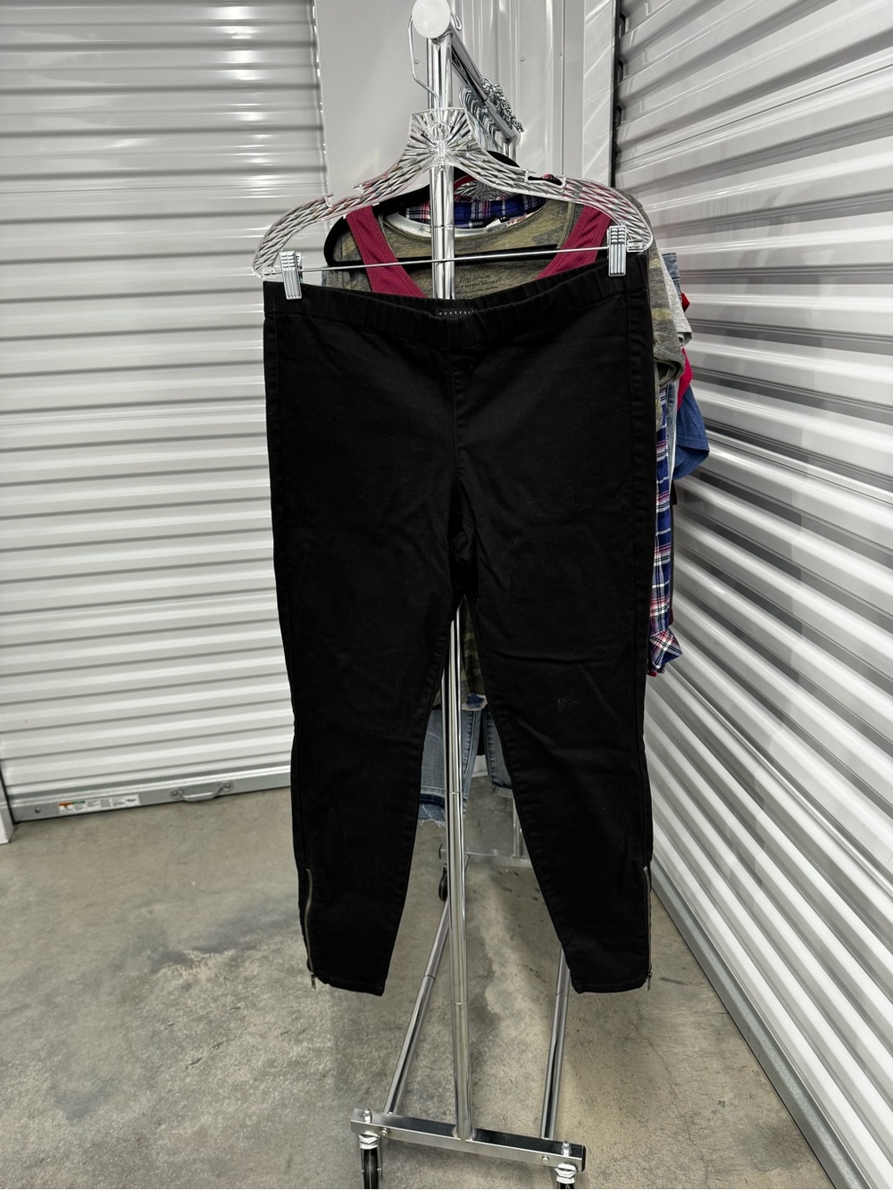 Apostrophe | Jeggings with Ankle Zipper Detail in Black | size: Large